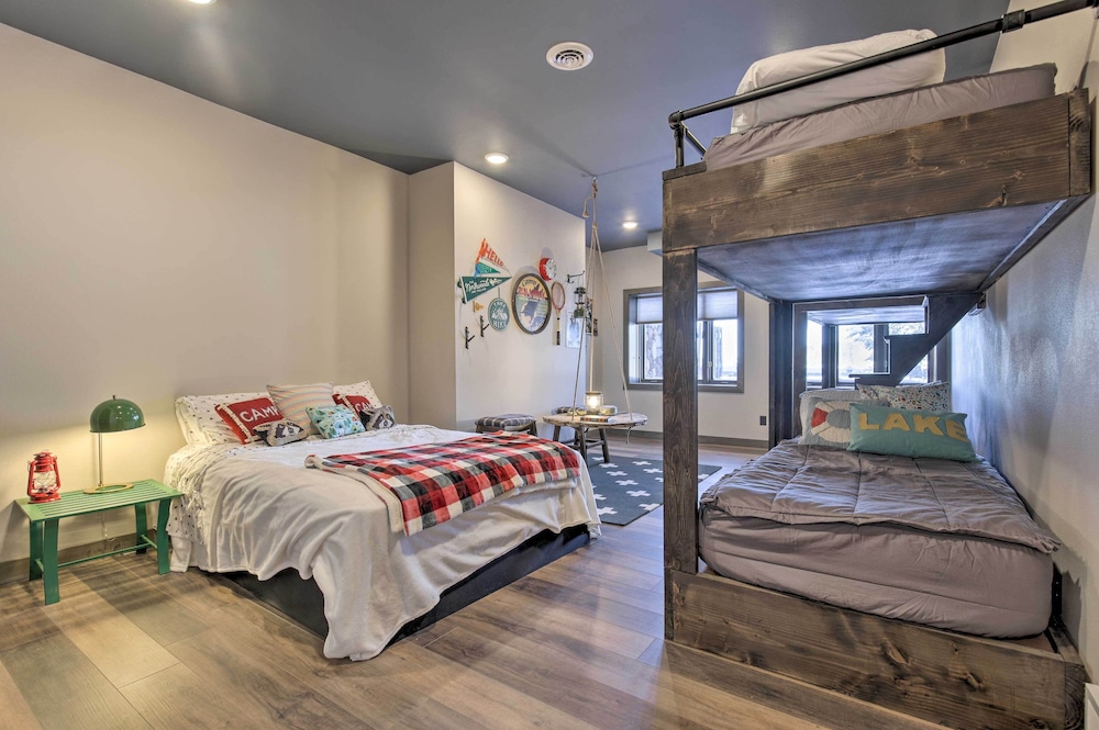 Lakefront Cabin w/ Proximity to Attractions!