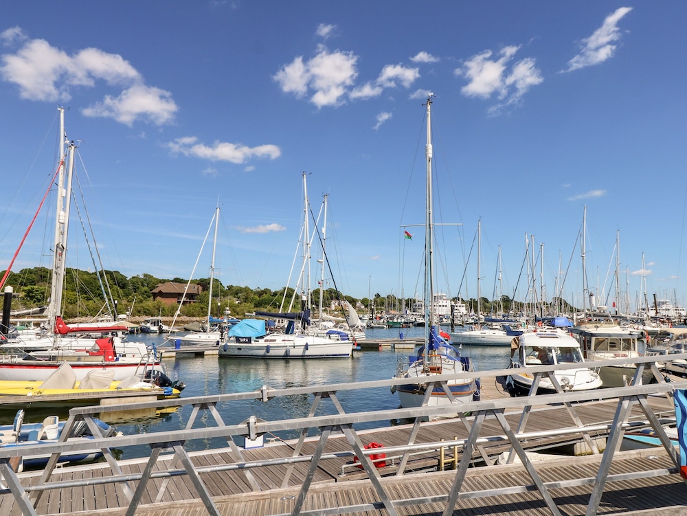 Lymington Lodge