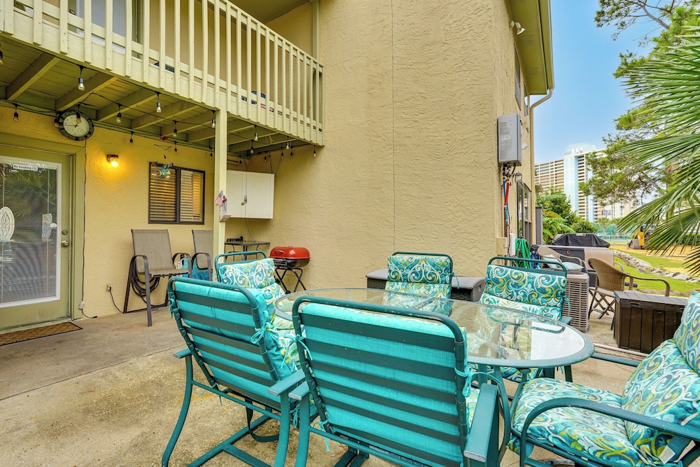 Resort-style PCB Townhome: Beach Access & Pools!
