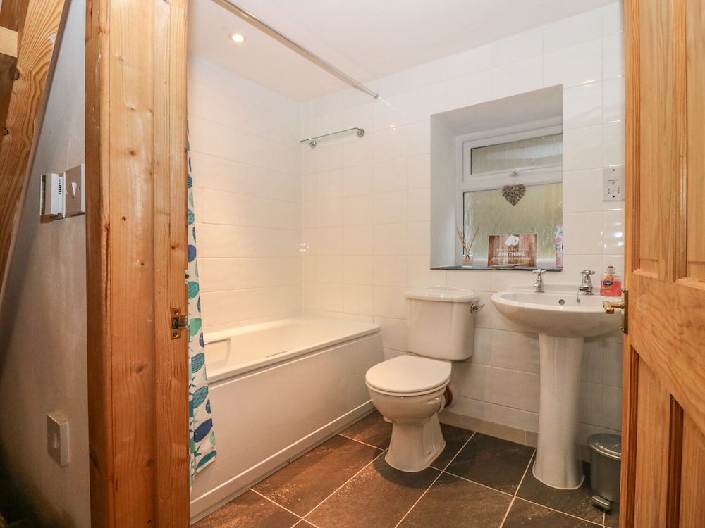 Creag Mhor Cottage view 4