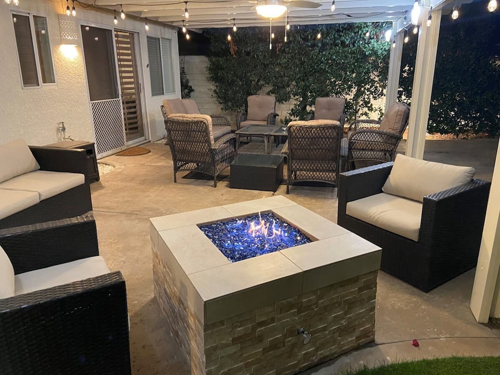 Stunning 5 Star Home Retreat Private Pool Spa BBQ 4 BR