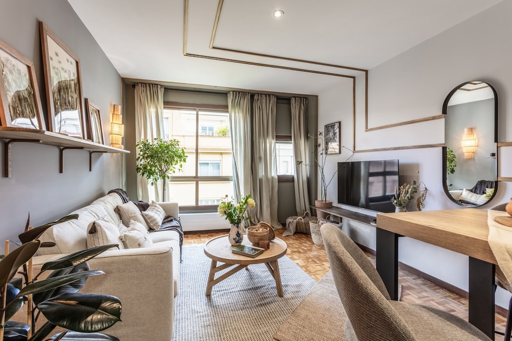 Beires - 1 Bedroom and Shared Pool in Almagro