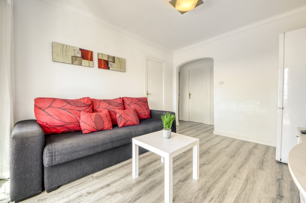 Apartment in Rosas Near Playa de Canyelles