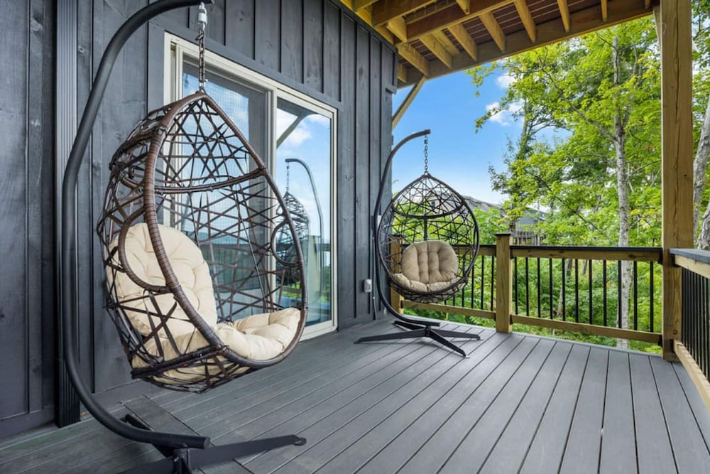 Luxury Cabin Lake Views EV Charger Game Room