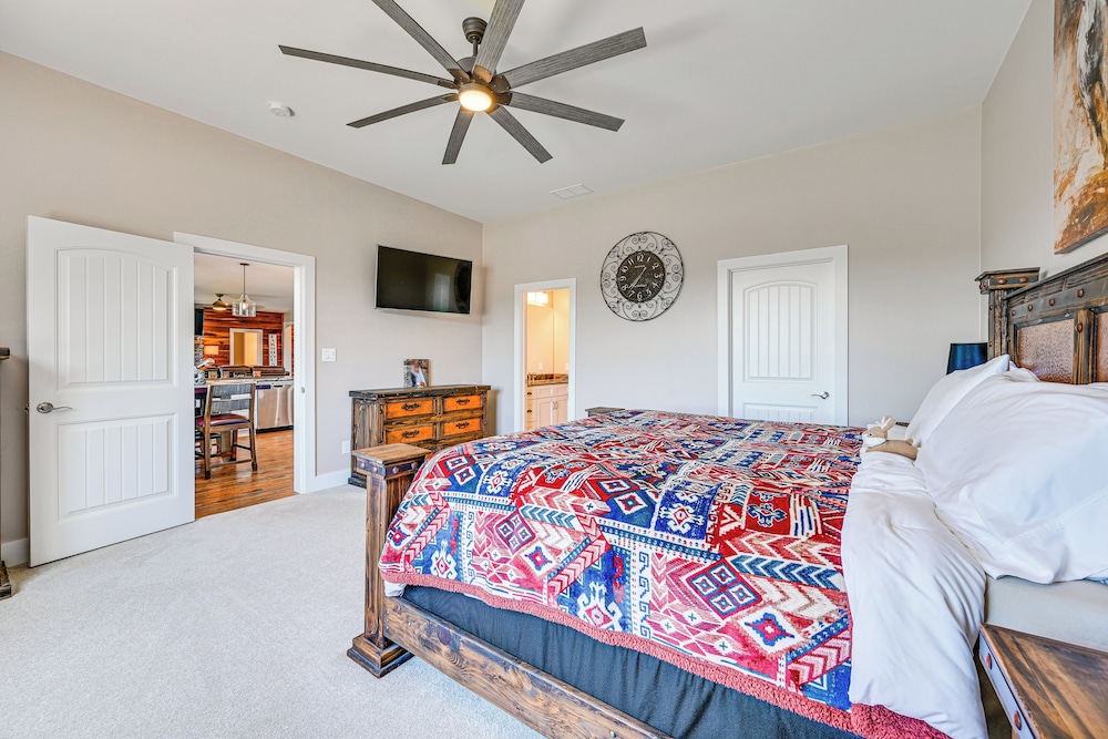 Unique Stay: Barndominium Near Rough River Lake! view 3
