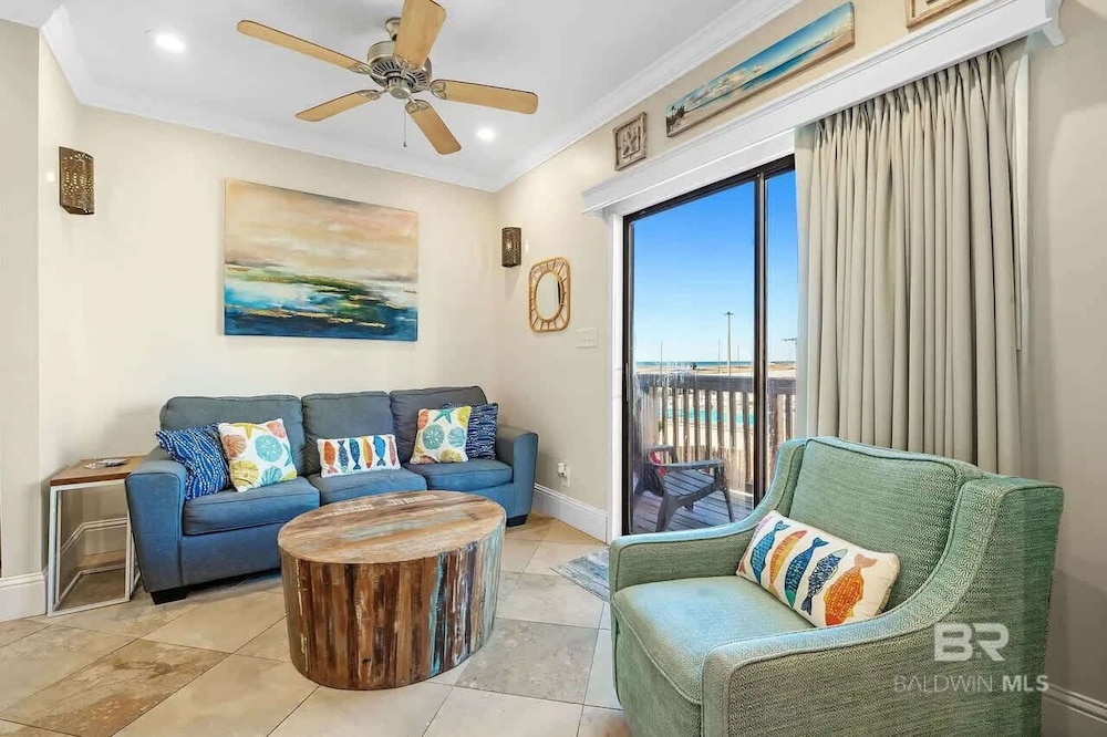 1 bed Beach Pools Waterfront Boating Palmaway