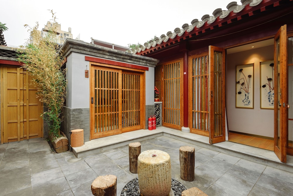 ISVARA Culture Homestay Suites
