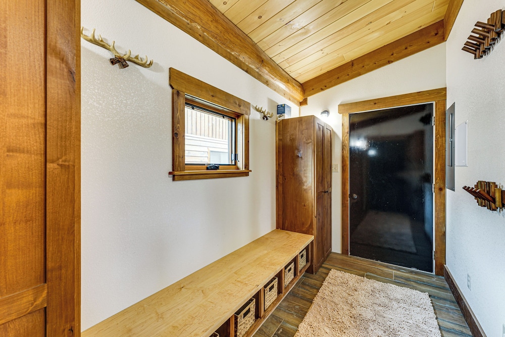 Cabin 3/4 Mi to Red River Ski & Summer Area