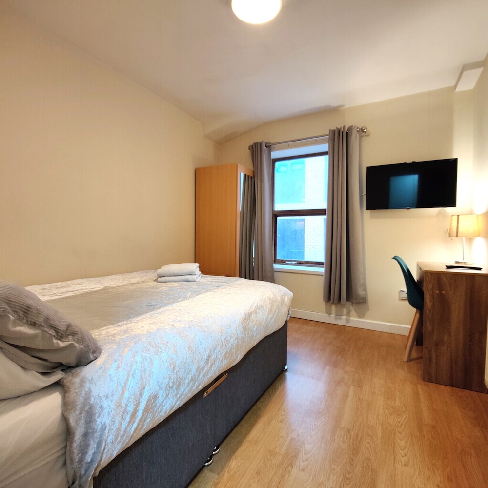 Liverpool Stays - City Centre Rooms view 4
