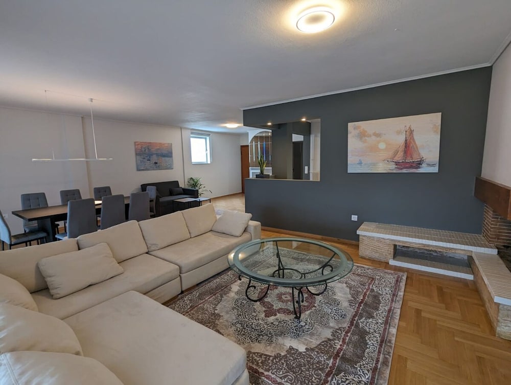 Spacious and Sunlit Seaside Flat