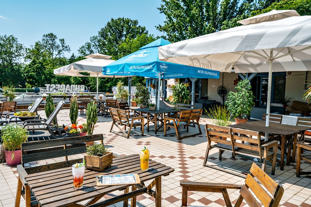 Island Hostel - Adults only