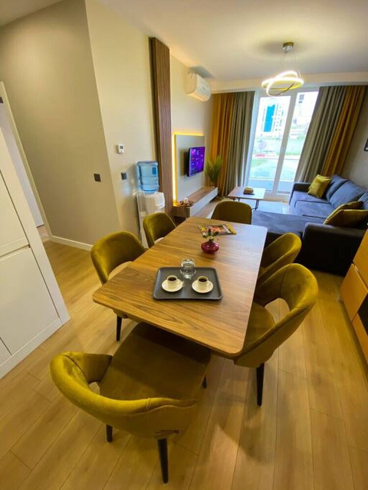 Exclusive 2 1 Apartment 2 Bathrooms - Core Living