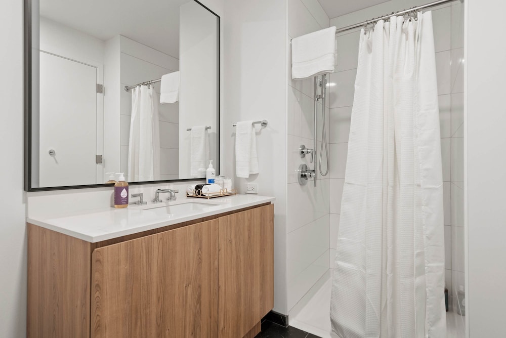 Panoramic Lake Views Premier Amenities for Groups