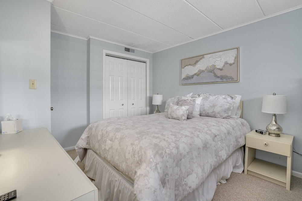 Thunder Island 147d 2 Bedroom Condo by RedAwning view 4