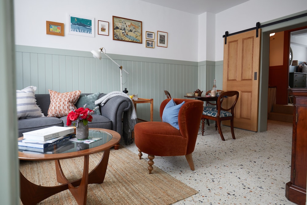 Beautiful 2-bed Victorian Conversion in Pewsey view 4