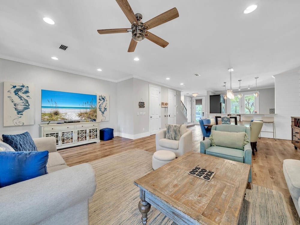 Gulf Place Courtyard 73