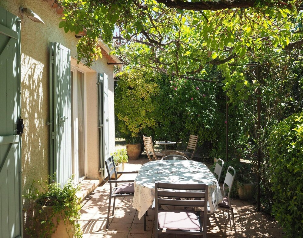 Cozy Vacation House With Pool, Vernegues