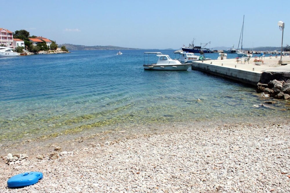 Dari - 70m From Sea - A3 view 3