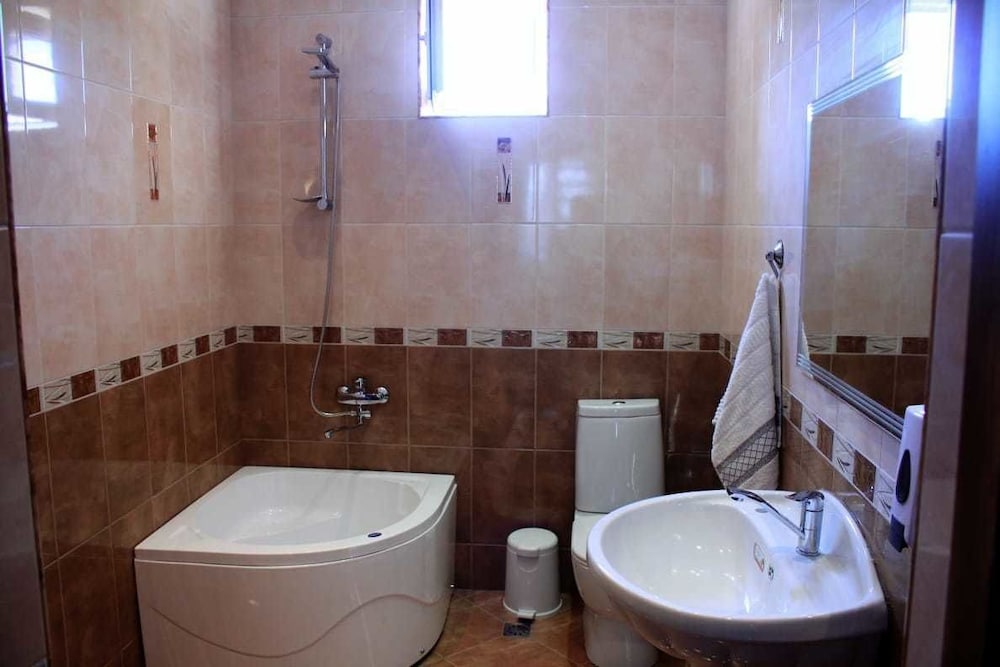 Photo 10