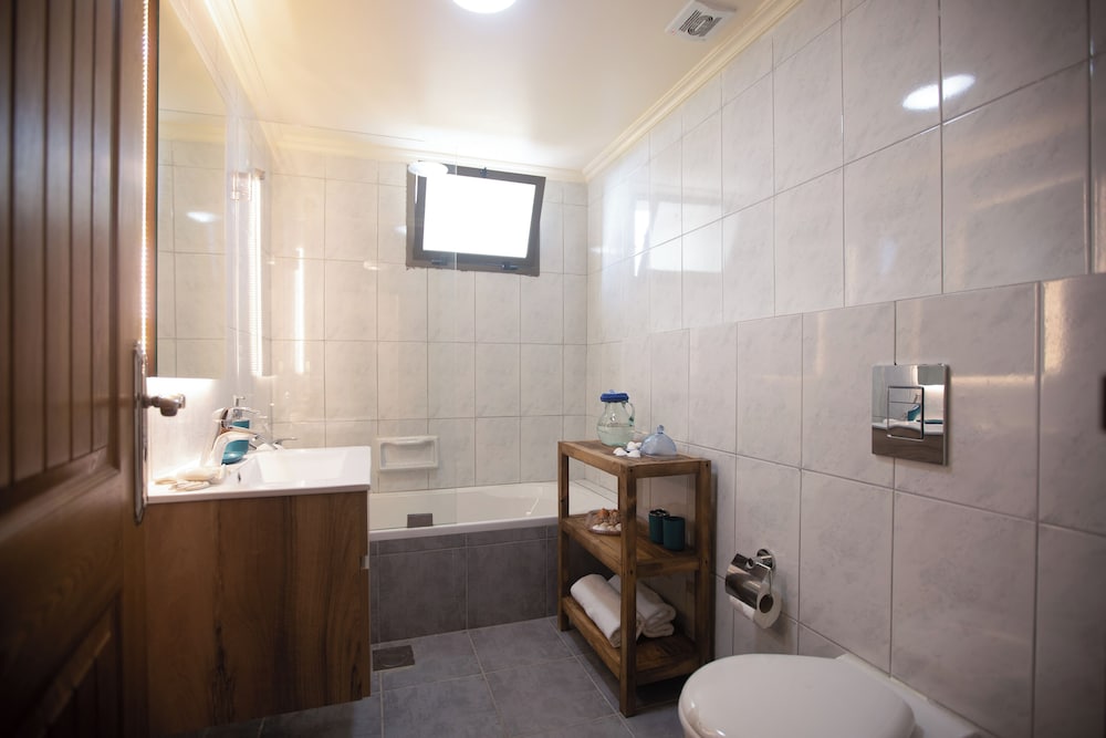 Akl - Chic Apts & Balconies in Batroun