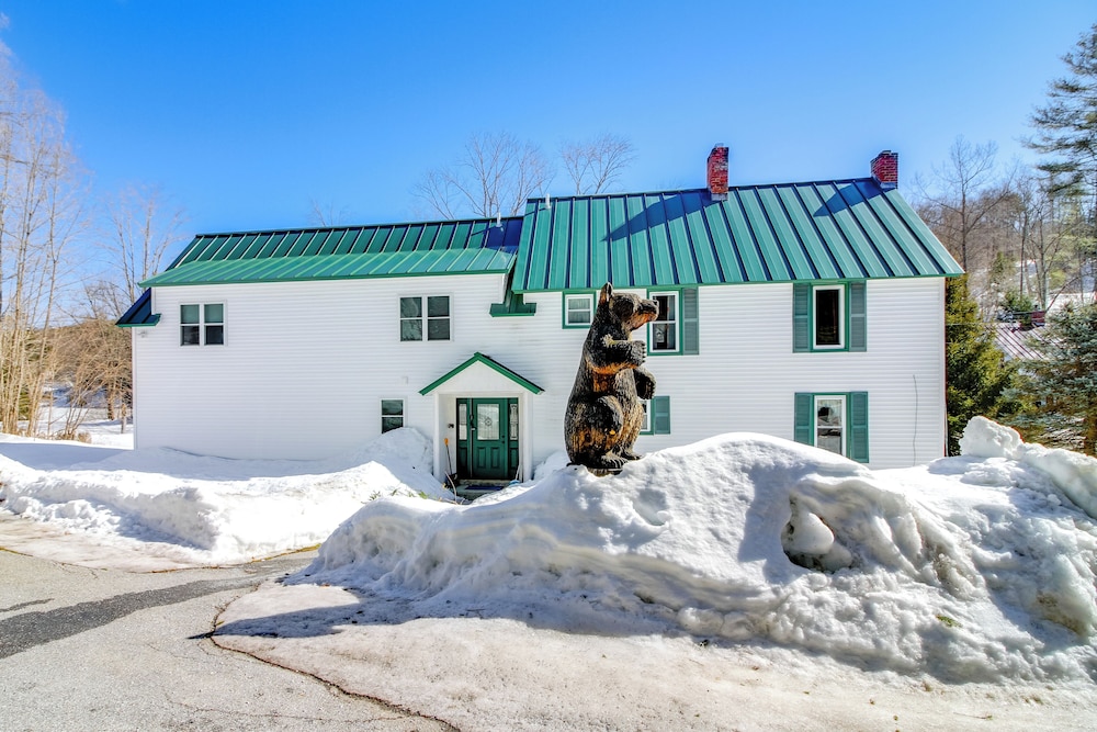 Swim, Ski & Sip: Lakefront Retreat in Plymouth