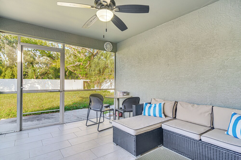 3 Mi to Clearwater Beach: Home w/ Patio & Grill!