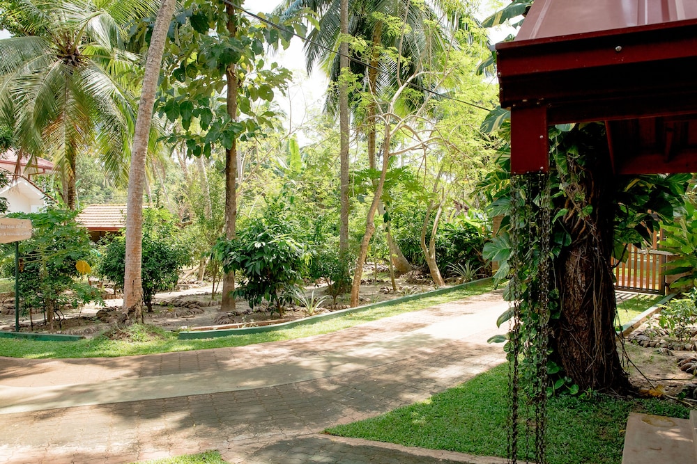 Villa Shade