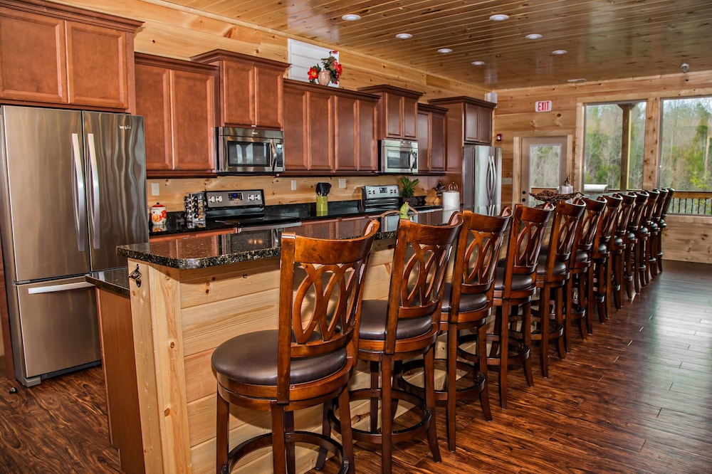 Greenbrier Estate 28 Bedroom Cabin by RedAwning