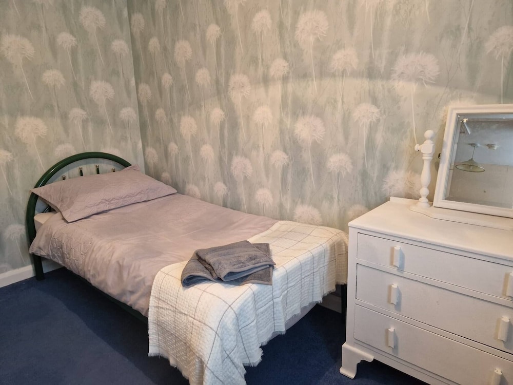 Charming Dolgellau Townhouse With Garden, Perfect for Families