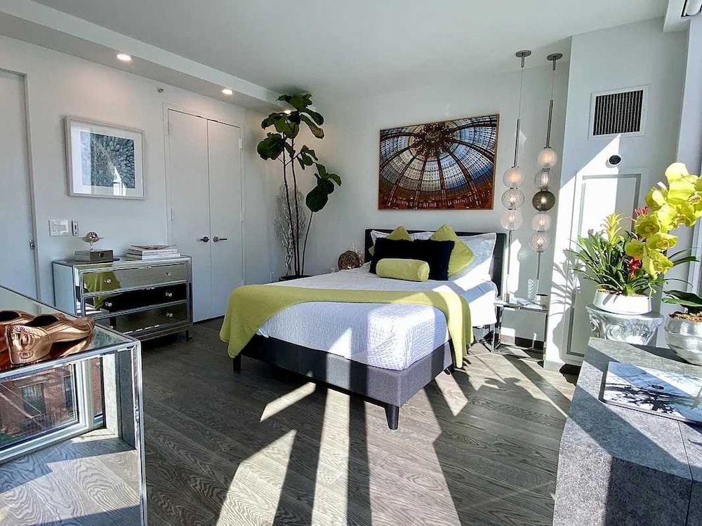 Vesper Court by Rove Duplex PH w Hot Tub Roof