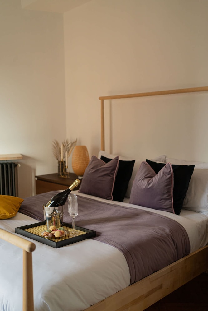 Spacious 3BR Atrium Penthouse Balcony Cismigiu