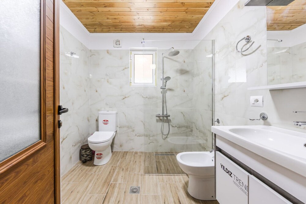 Hillside Apartment Gjirokast r