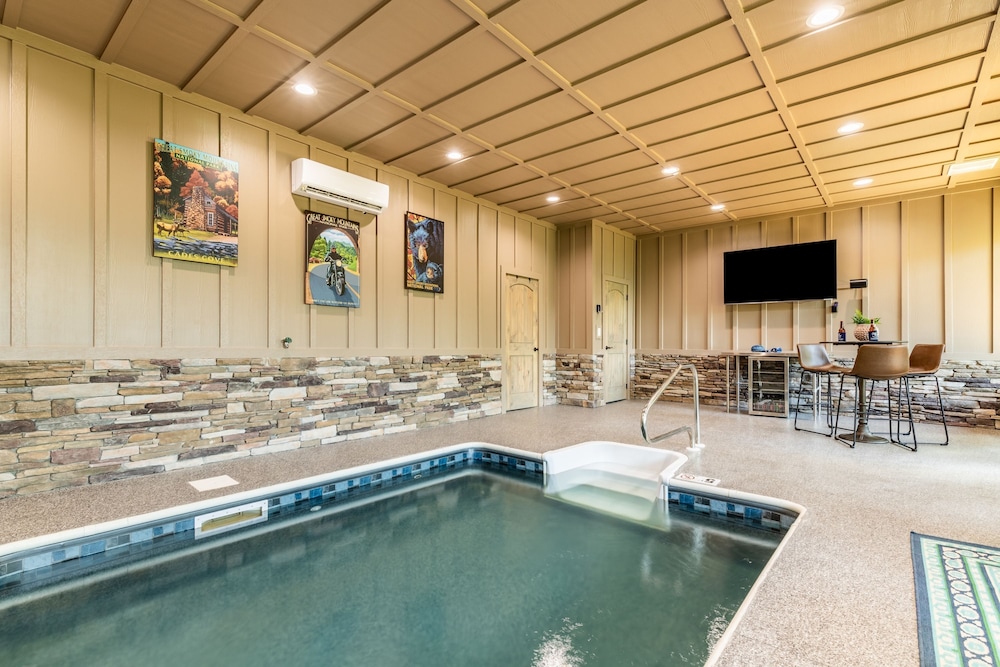 Rambling Ridge Lodge Endless Amenities Fun Indoor Pool Hot Tub A Arcade Game Room
