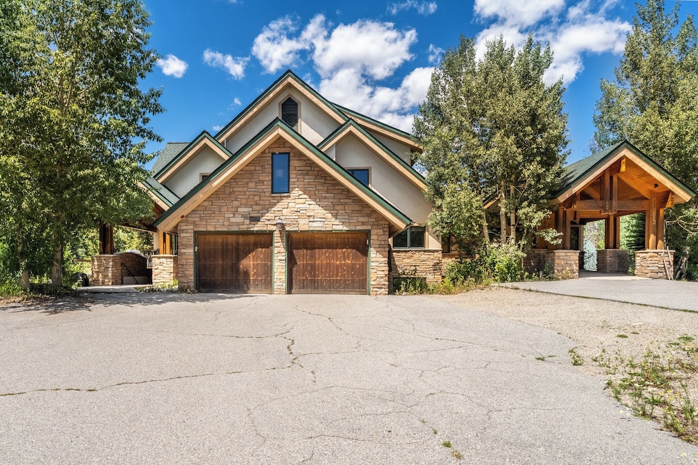 213 County Road 1041