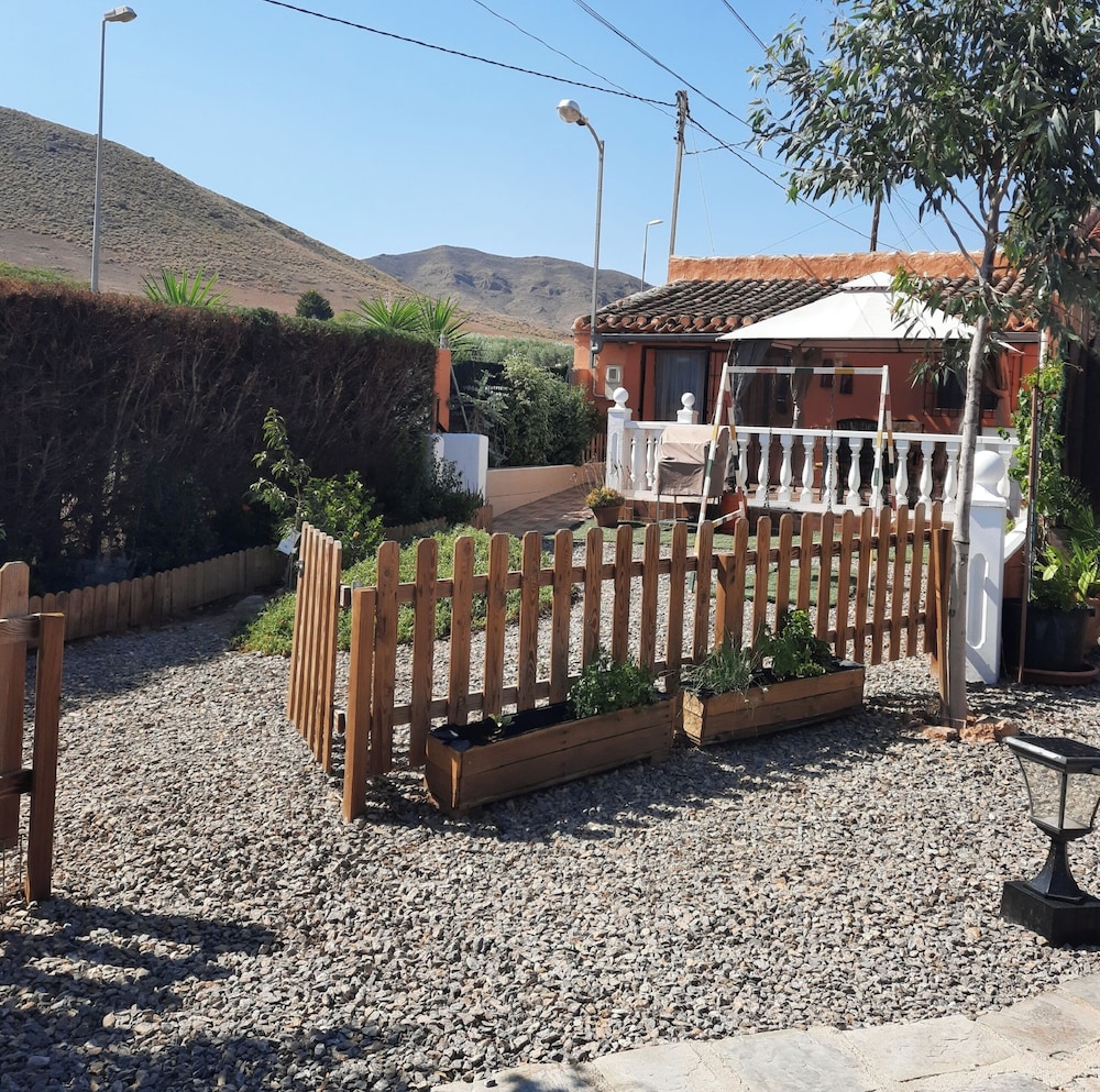 Lorca- Cottage - Sleeps 4 - pet Friendly - Pool