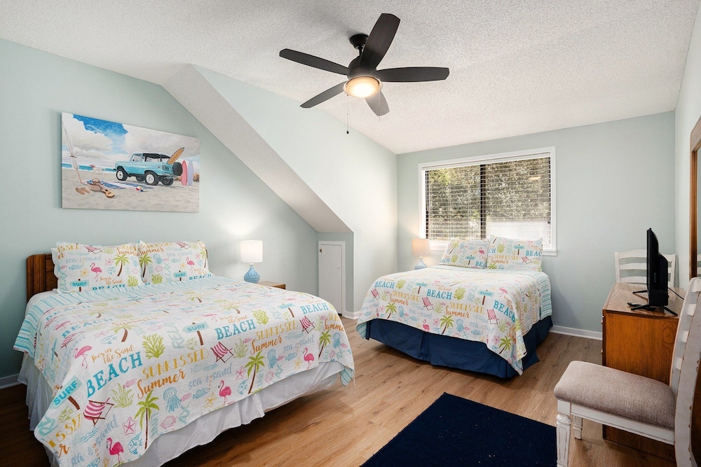 2d West Hyde Park 3 Bedroom Condo