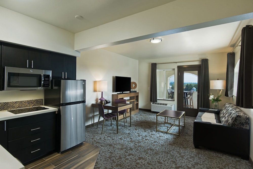 Rohnert Park Vacations - Oxford Suites Sonoma County - Property Image 3