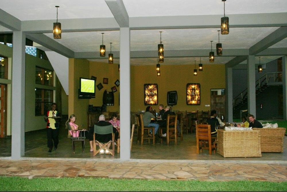 Weru Weru River Lodge