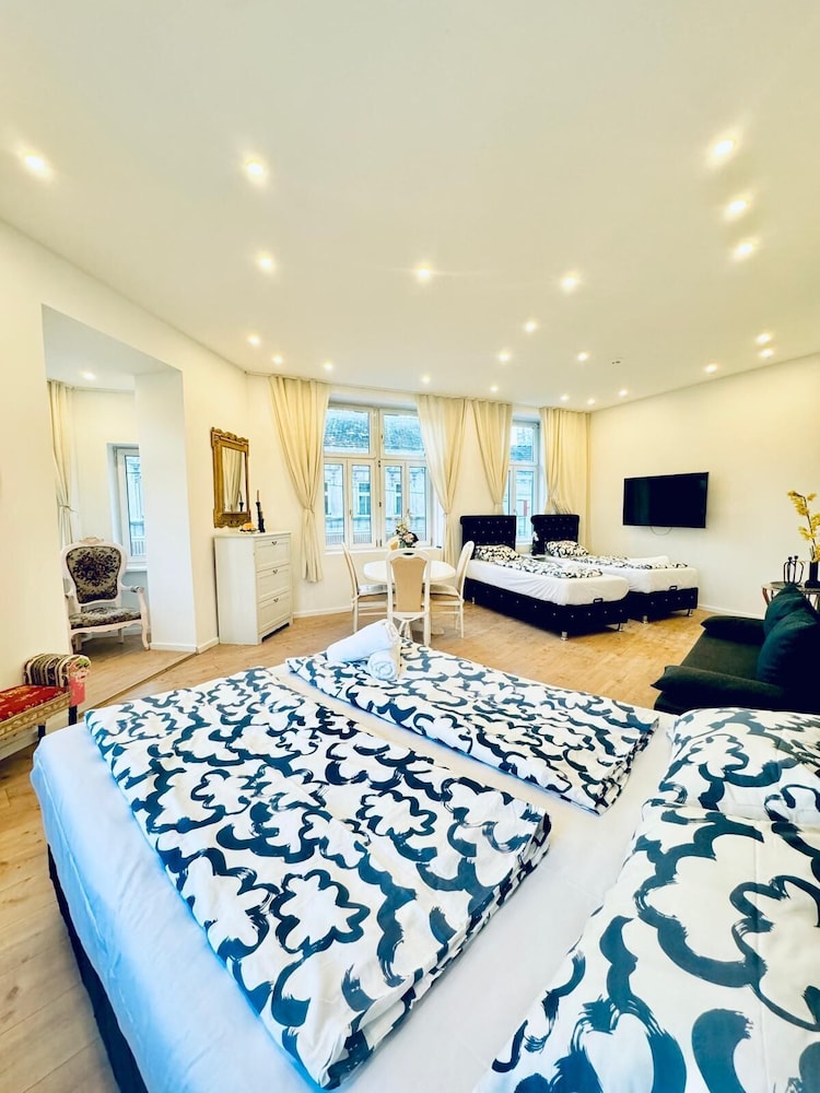 Comfortable 3BR Stay Kaufpark Area