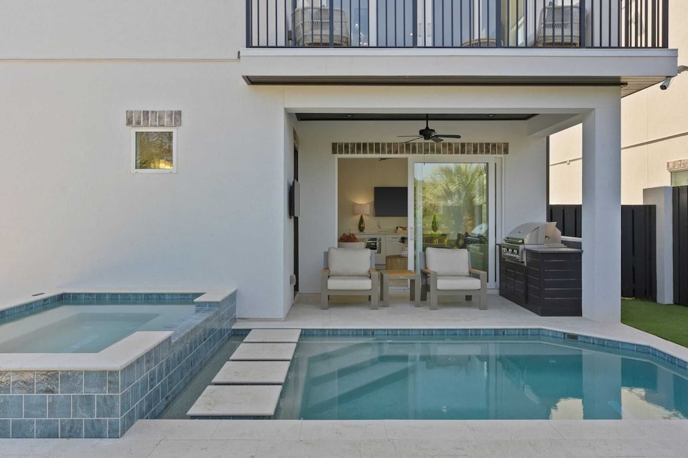 Pool, Hot Tub, Firepit, Walk to Beach Near Gulf Place