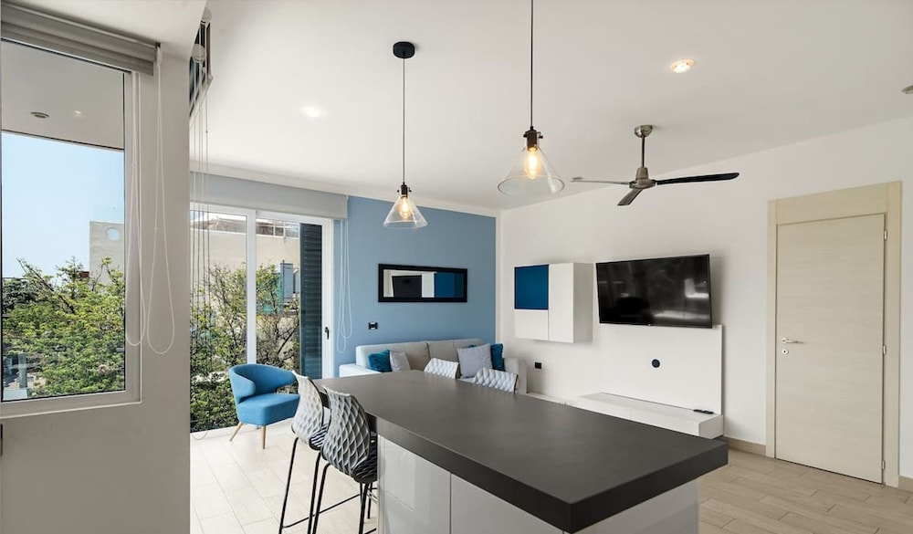 1 Br w 5th Avenue View Steps From the Beach