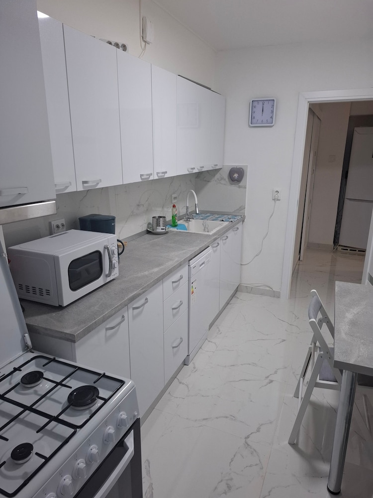 Apartment, 3 Rooms,nearby Piata Victoriei and Gara de Nord, Main Railwaystation