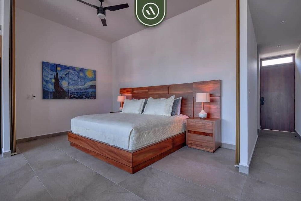 New Studio - King Bed - Pool - Jacuzzi - Gym