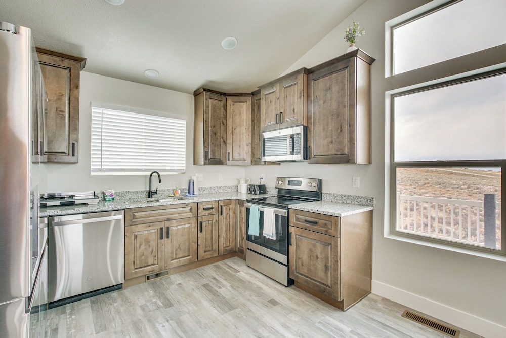 2 Mi to Bear Lake: Mtn-view Gem in Garden City