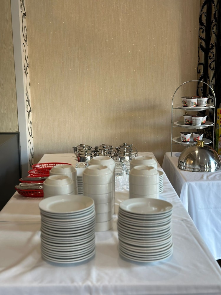 Rotherham Vacations - The Carlton Park Hotel - Property Image 9