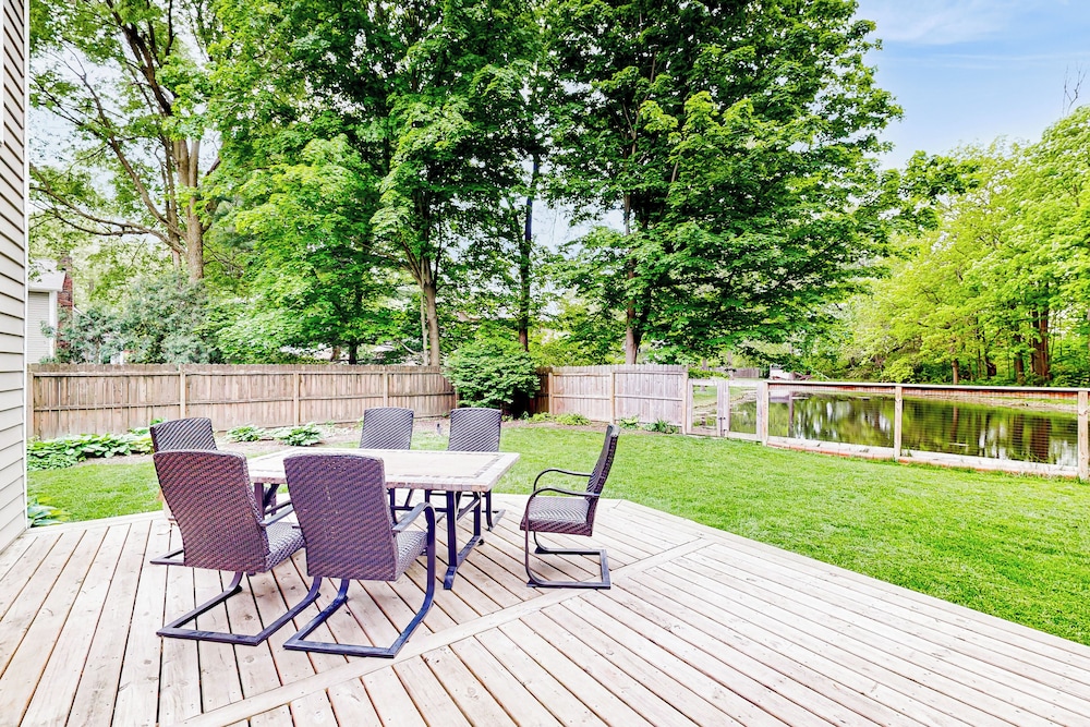 Waterfront 3BR w/ Heart-shaped Pond & Vitamix