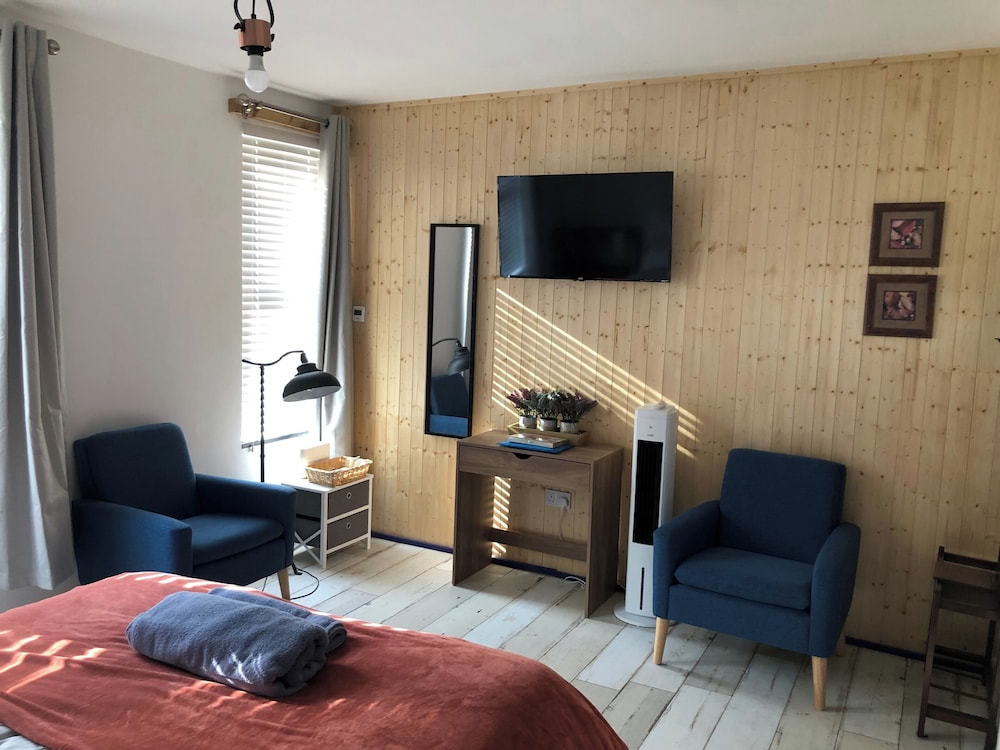1-bed Apt, Sleeps 2, 20 Mins to Peak District