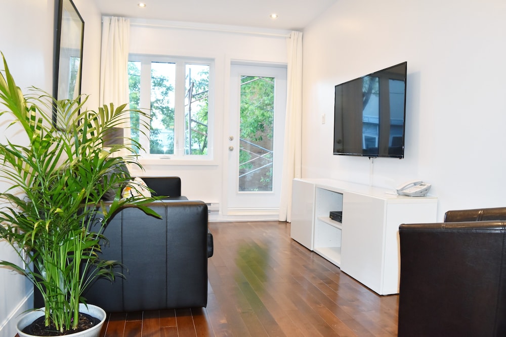 LMVR - LuxApt 3 - 7 bedrooms 2 bathrooms