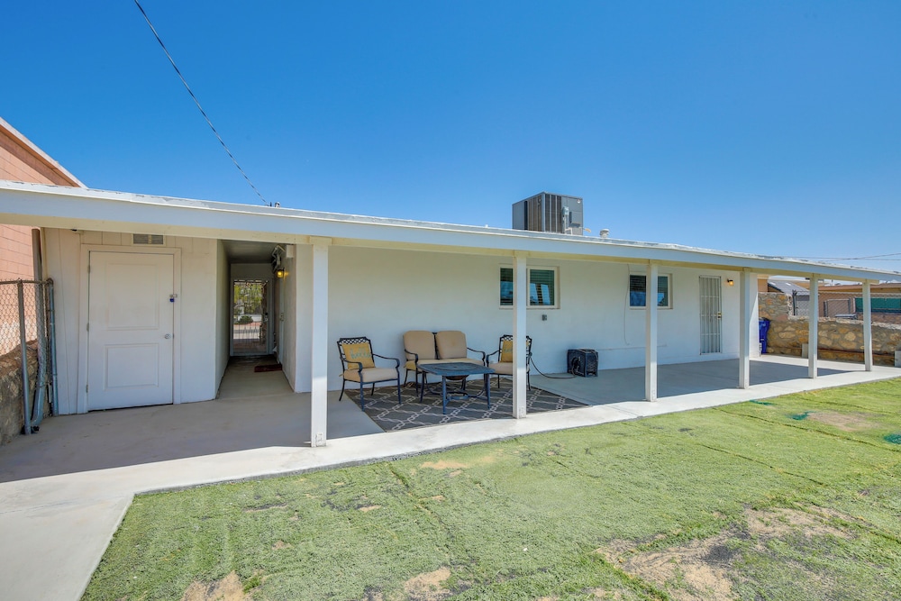 El Paso Home ~ 2 Mi to University Medical Center!