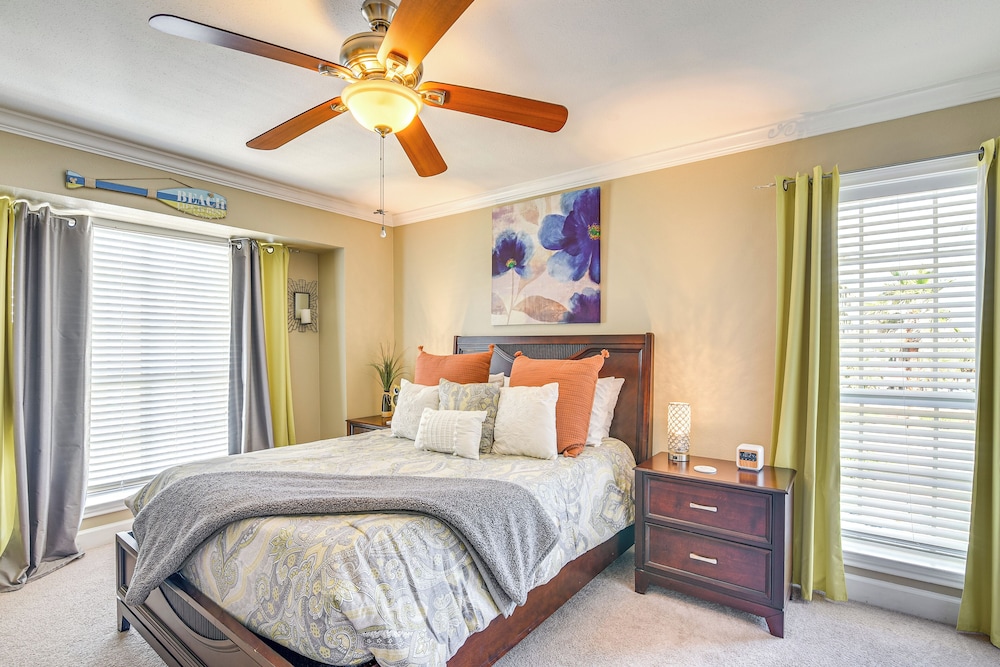 Walking Distance to Babe's Beach: Condo w/ Balcony